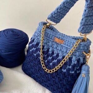 Bolsa azul degradê com corrente dourada